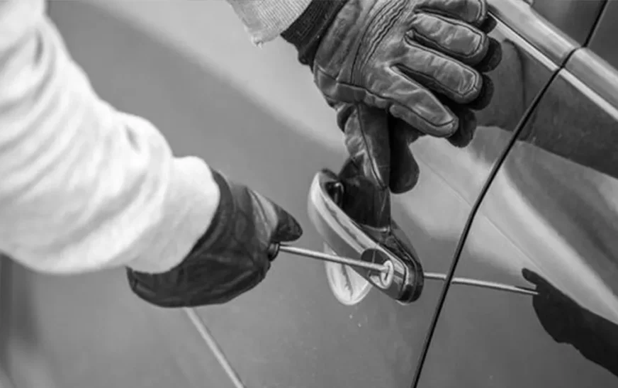 ബെംഗളുരുവിലെ മലയാളി ബിസിനസുകാരനെ മൈസൂരിൽ വെച്ച് കൊള്ളയടിച്ചു; വെള്ള ഇക്കോസ്പോർട് കാറും ഒന്നര ലക്ഷം രൂപയും നഷ്ടപ്പെട്ടു