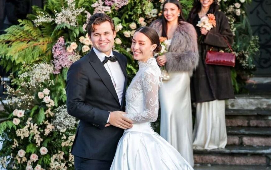 മാഗ്നസ് കാൾസൺ കാമുകി എല്ലാ വിക്ടോറിയ മലോണുമായി വിവാഹിതിനായി