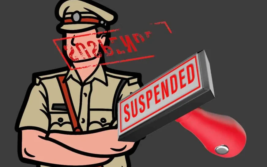 ട്രെയിൻ ഇടിച്ചു മരിച്ചയാളുടെ പേഴ്‌സിൽ നിന്ന് പണം മോഷ്ടിച്ച എസ്ഐക്ക് സസ്പെൻഷൻ