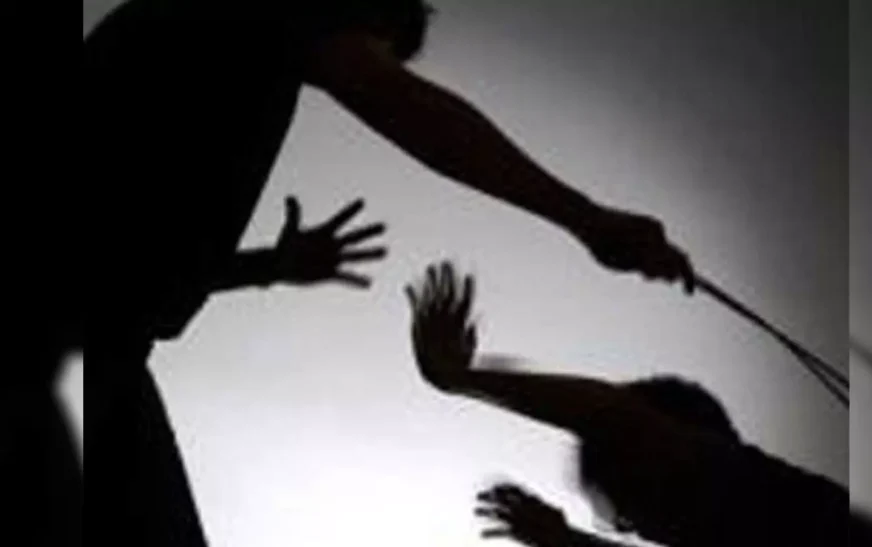 പത്തനംതിട്ടയിൽ 13-കാരനെ തല്ലിച്ചതച്ച് പിതാവ്; ലഹരിക്കടിമയെന്ന് പരാതി