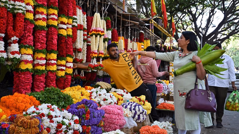 ഉ​ഗാ​ദി​യു​ടെ​യും പെ​രു​ന്നാ​ളിൻ്റെ​യും ആ​ഘോ​ഷ​ങ്ങളി ലേ​ക്ക് ബെംഗളൂർ ന​ഗ​രം