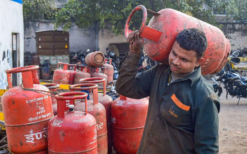 പാചക വാതക സിലിണ്ടറിന് ഇന്ന് മുതൽ വില കുറയും