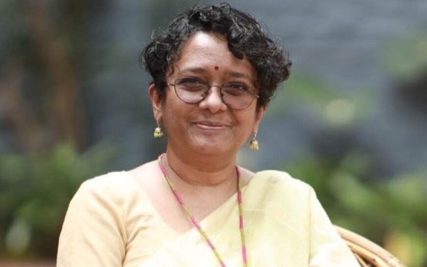 നിറത്തിൻ്റെ പേരിൽ തന്നെ അധിക്ഷേപിച്ചത് ഉന്നതന്‍; ഇതുവരെ ക്ഷമാപണം നടത്തിയിട്ടില്ല: ശാരദ മുരളീധരൻ