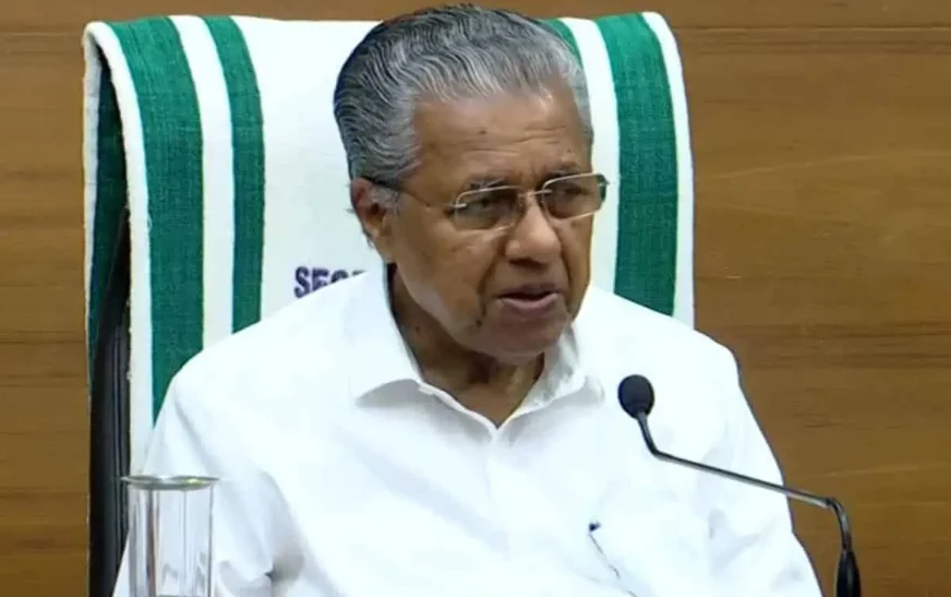 കോഴിക്കോട് മെഡിക്കൽ കോളജ് തീപിടിത്തം സംഭവിക്കാൻ പാടില്ലാത്തതെന്ന് മുഖ്യമന്ത്രി; 5 പേരുടെ മരണത്തിൽ കേസെടുത്ത് പോലീസ്