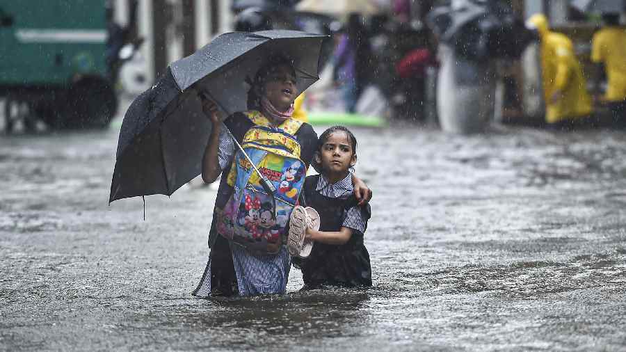 കനത്ത മഴ; നാളെ കാസർ‌കോട് ജില്ലയിൽ അവധി പ്രഖ്യാപിച്ചു