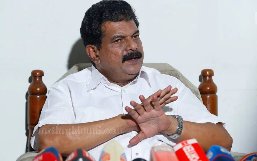 നിലമ്പൂരിൽ മത്സരിക്കാനില്ലെന്ന് പി വി അൻവർ