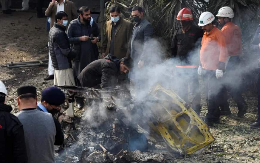 പാക്കിസ്ഥാനിൽ ചാവേറാക്രമണം; 13 സൈനികർ കൊല്ലപ്പെട്ടു