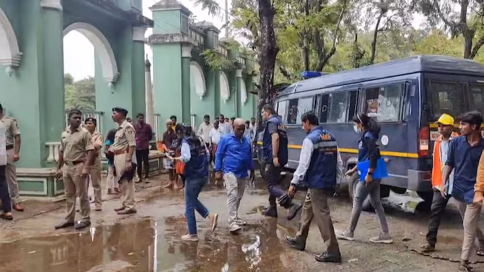 ധര്‍മ്മസ്ഥലയിലെ കൊലപാതകങ്ങള്‍: മൃതദേഹങ്ങള്‍ക്കായി കുഴിച്ചിട്ട സ്ഥലങ്ങളില്‍ കുഴിയ്ക്കല്‍ പുരോഗമിക്കുന്നു