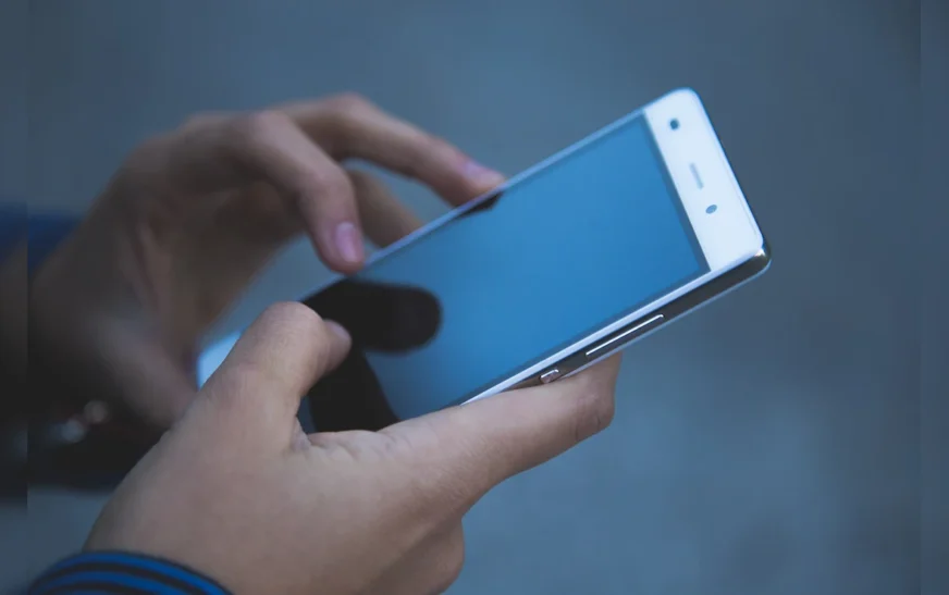 വിദ്യാർത്ഥിയെ അർദ്ധനഗ്നയായി പതിവായി വീഡിയോ കോൾ ചെയ്ത അദ്ധ്യാപിക അറസ്റ്റിൽ