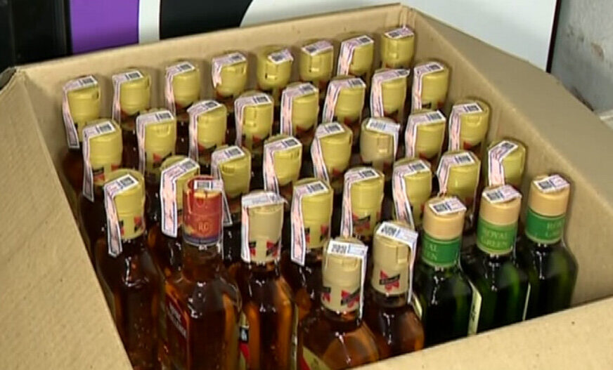 വീട്ടിൽ സൂക്ഷിച്ചിരുന്ന 102 കുപ്പി മദ്യം പിടികൂടി