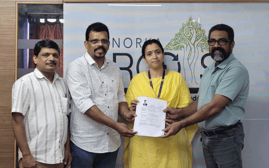 ബംഗളൂരു മലയാളി ഫോറം നോർക്ക ഐഡി കാർഡിനുള്ള അപേക്ഷകൾ കൈമാറി