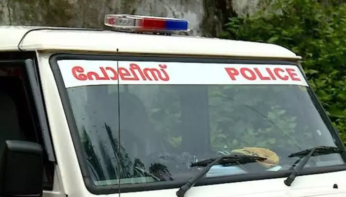ആലപ്പുഴയിൽ 18 കാരിയായ യുവതിയെ തീ കൊളുത്തി കൊല്ലാൻ ശ്രമിച്ച അയൽവാസി അറസ്റ്റിൽ