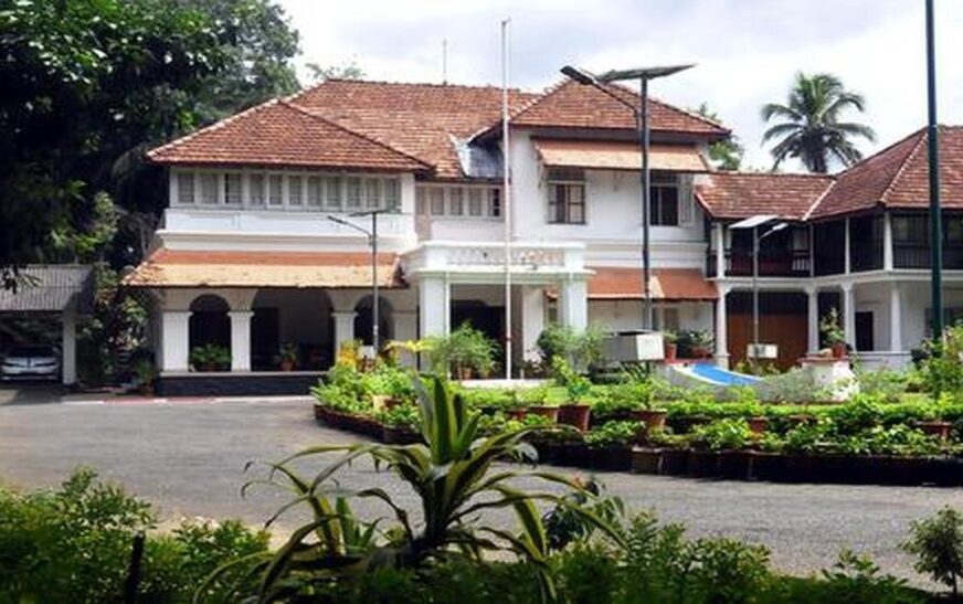 ക്ലിഫ് ഹൗസിൽ സ്ഫോടനം നടത്തുമെന്ന് ഇമെയിൽ സന്ദേശം