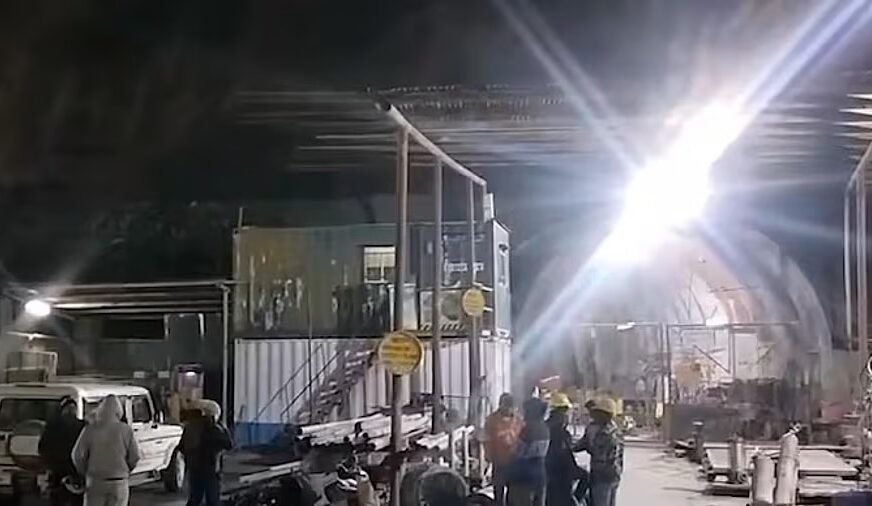 ഉത്തരാഖണ്ഡിൽ ലോക്കോ ട്രെയിൻ ഗുഡ്സ് ട്രെയിനുമായി കൂട്ടിയിടിച്ച് 60 പേർക്കു പരുക്കേറ്റു