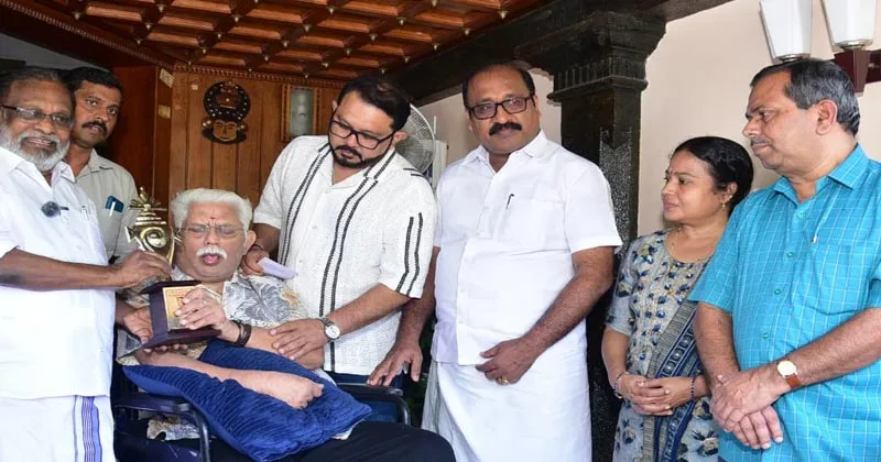 പ്രഥമ ഗാന്ധിഭവൻ – ടി.പി.മാധവൻ നാഷണൽ അവാർഡ് പ്രശസ്ത നടൻ ജഗതി ശ്രീകുമാറിന് സമ്മാനിച്ചു