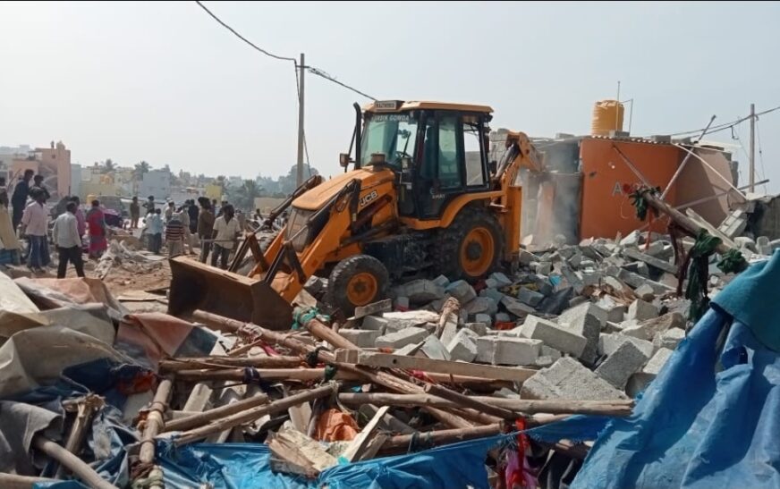 ഫക്കീർ കോളനിയിലെ ഒഴിപ്പിക്കൽ; പുനരധിവാസം സംബന്ധിച്ച വിവരങ്ങൾ ഹാജരാക്കണം; ഹൈക്കോടതി