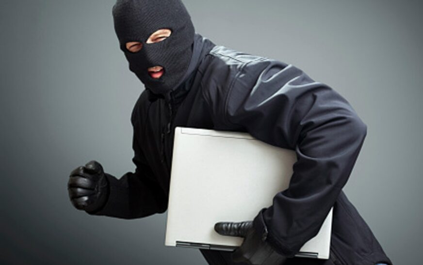 ചെ​ന്നി​ത്ത​ല​യി​ൽ വീ​ട് കു​ത്തി​തു​റ​ന്ന് കവർച്ച; ന​ഷ്ട​മായത് 20 പ​വ​നും ലാ​പ്ടോ​പ് ഉ​ൾ​പ്പ​ടെ​യു​ള്ള വ​സ്തു​ക്ക​ളും