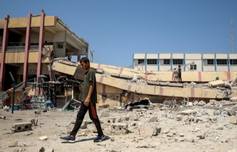 മി​സൈ​ൽ പ​തി​ച്ച​ത് സ്കൂ​ളി​ൽ; 36 വി​ദ്യാ​ർ​ഥി​ക​ൾ കൊ​ല്ല​പ്പെ​ട്ടു