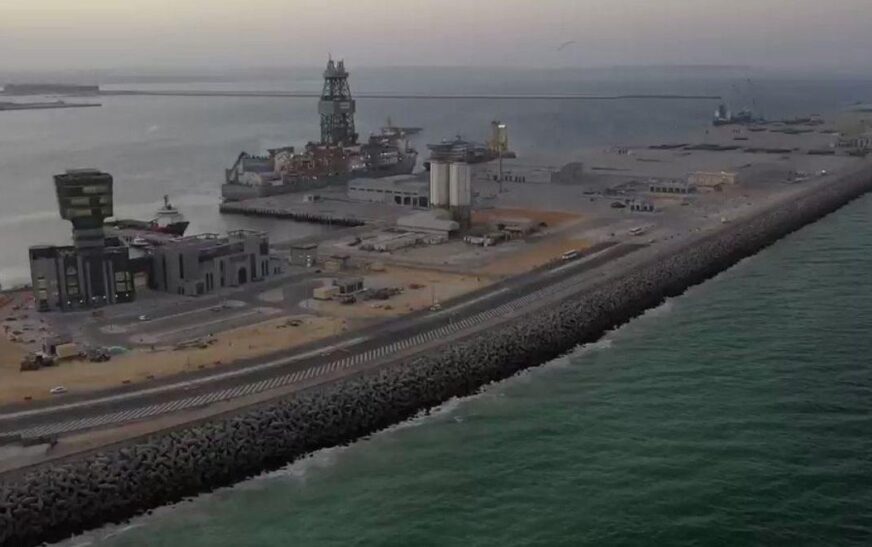 പശ്ചിമേഷ്യൻ സംഘർഷം: ഒമാൻ തുറമുഖത്തും സ്ഫോടനം