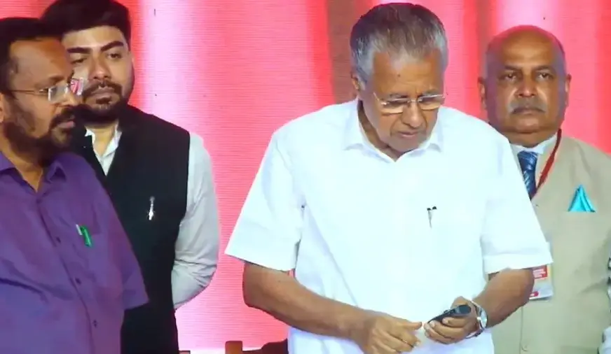 മുണ്ടക്കൈയിൽ ഇനി പുതുജീവിതം; ട‍ൗൺഷിപ്പിൻ്റെ ആദ്യഘട്ട വീടുകൾ മുഖ്യമന്ത്രി കൈമാറി