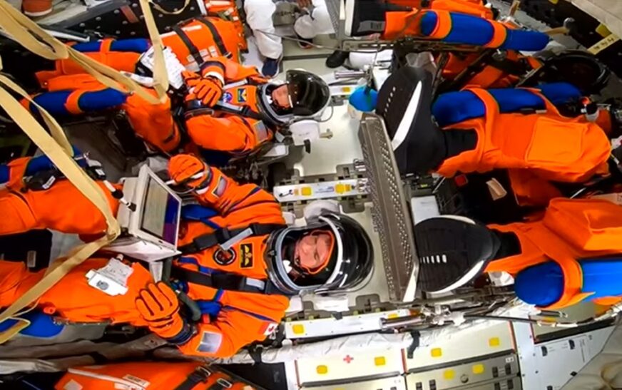 54 വർഷത്തെ കാത്തിരിപ്പ്; മനുഷ്യൻ വീണ്ടും ചന്ദ്രനിലേക്ക്; ആർട്ടെമിസ് 2 വിക്ഷേപിച്ചു