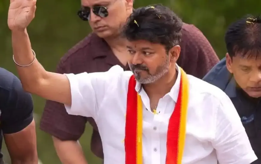 സ്ത്രീകൾക്ക് മാസം 2,500, സൗജന്യ സിലിണ്ടർ; സ്ത്രീ ശാക്തീകരണത്തിന് മുൻഗണന നൽകി ടിവികെ പ്രകടനപത്രിക