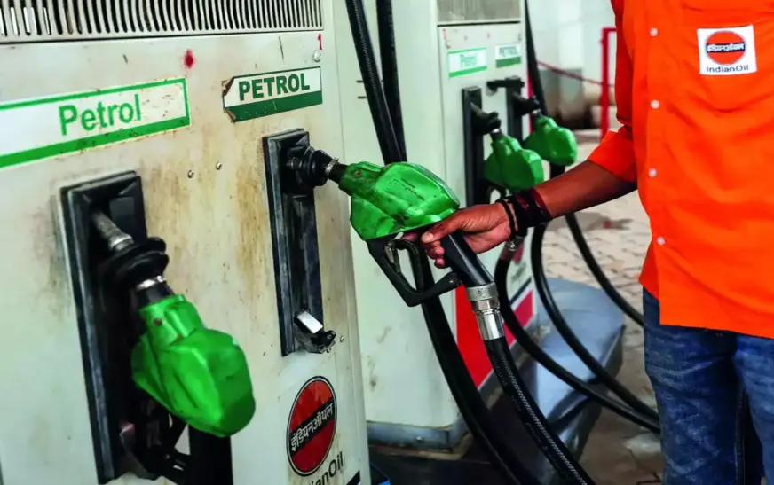 ഇന്ത്യയിൽ പ്രീമിയം പെട്രോളിനും ഡീസലിനും വില വർദ്ധിപ്പിച്ചു; ഒറ്റയടിക്ക് കൂടിയത് 11 രൂപ