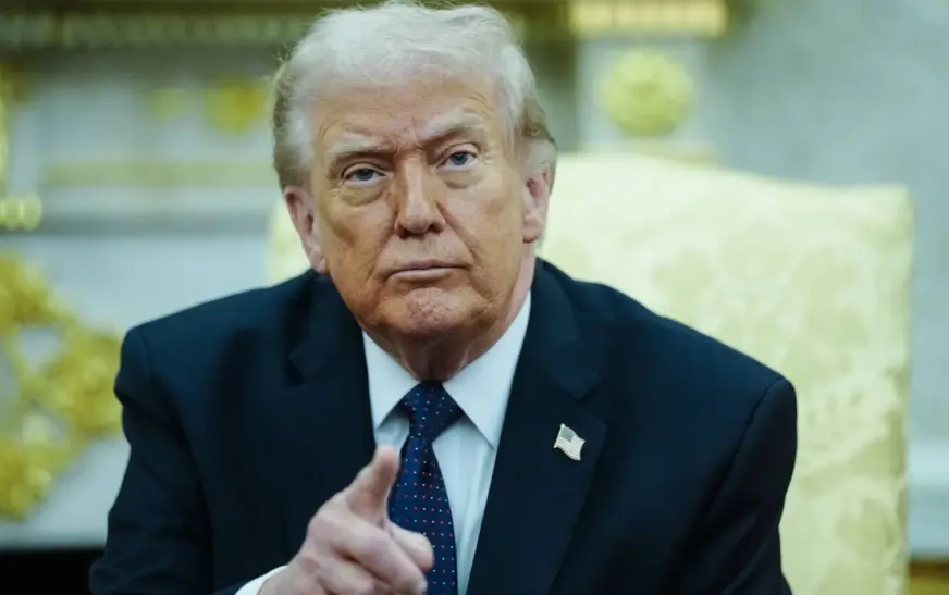 ഹോ​ർ​മു​സ് ക​ട​ലി​ടു​ക്കി​ലൂ​ടെ ക​ട​ന്നു​പോ​കു​ന്ന എ​ല്ലാ ക​പ്പ​ലു​ക​ളും ത​ട​യും: അ​മേ​രി​ക്ക​ൻ പ്ര​സി​ഡ​ണ്ട് ഡോ​ണ​ൾ​ഡ് ട്രം​പ്