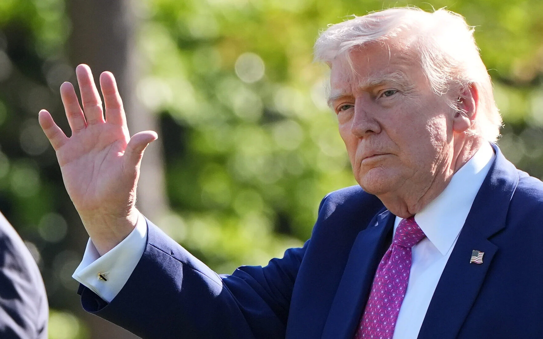 ഇ​റാ​ന് വീ​ണ്ടും ഭീ​ഷ​ണി​യു​മാ​യി ട്രം​പ്; ഹോ​ർ​മു​സ് ക​ട​ലി​ടു​ക്ക് ക​ട​ക്കാ​ൻ ശ്രമം നടത്തിയ അ​മേ​രി​ക്ക​ൻ പ​ട​ക്ക​പ്പ​ൽ തി​രി​ച്ച​യച്ച് ഇ​റാ​ൻ