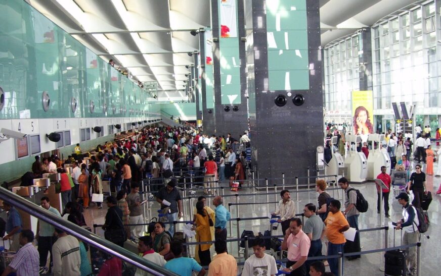 ഉത്സവകാല യാത്രകൾക്ക് തുടക്കം; ബെംഗളൂരു വിമാനത്താവളത്തിൽ തിരക്കിൻ്റെ നാളുകൾ