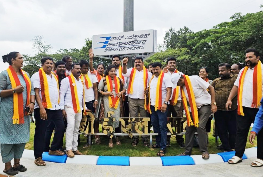 ഹിന്ദി ബോർഡ് തകർത്ത സംഭവം; കർണാടക രക്ഷണ വേദികെ പ്രവർത്തകർക്കെതിരെ കേസ്