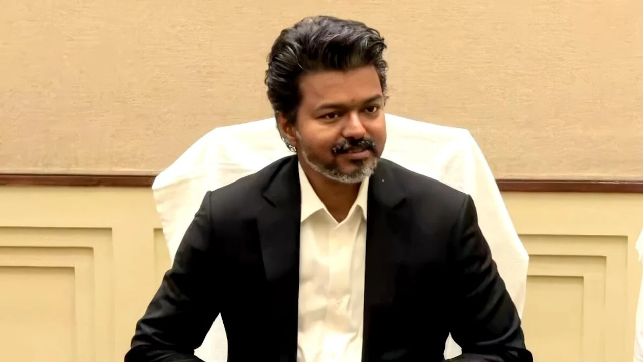 വിജയ് കരൂരിൽ; ദുരന്തബാധിത കുടുംബങ്ങൾക്ക് നിയമന ഉത്തരവുകൾ കൈമാറും